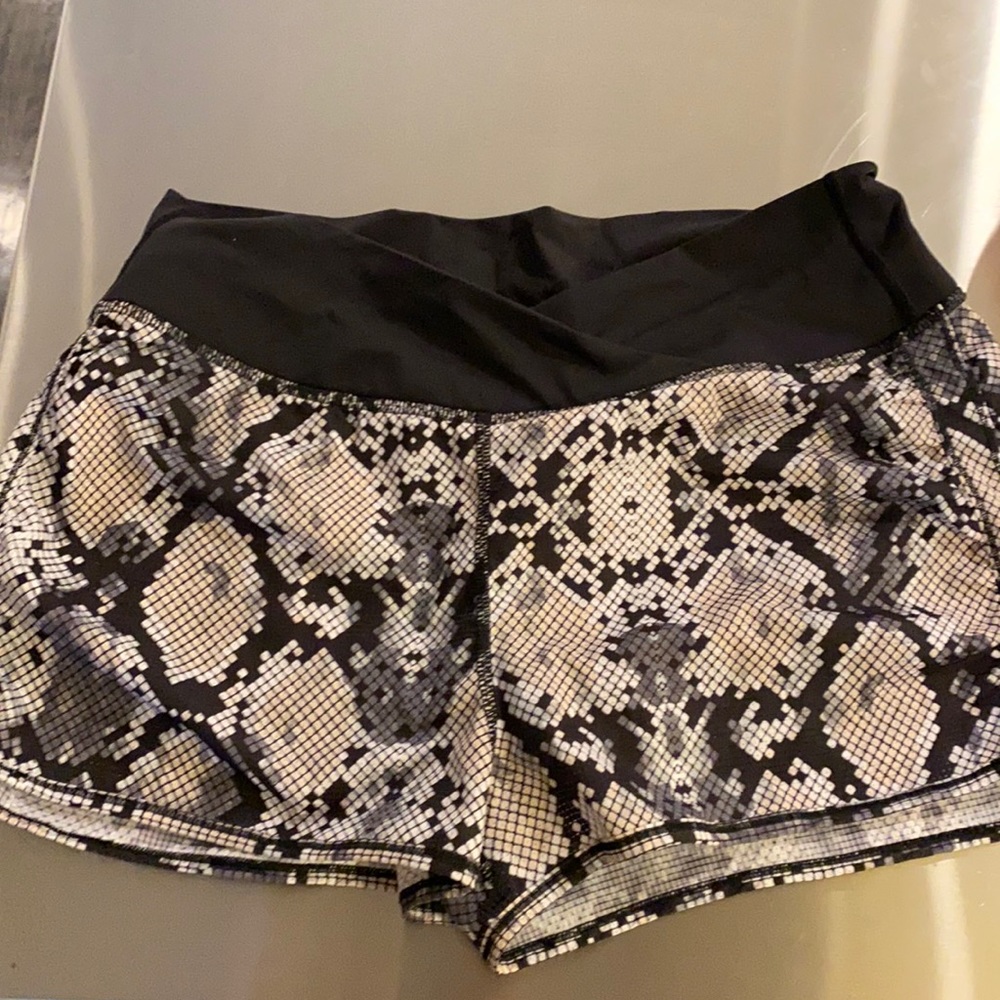 Women’s lulu lemon athletic shorts